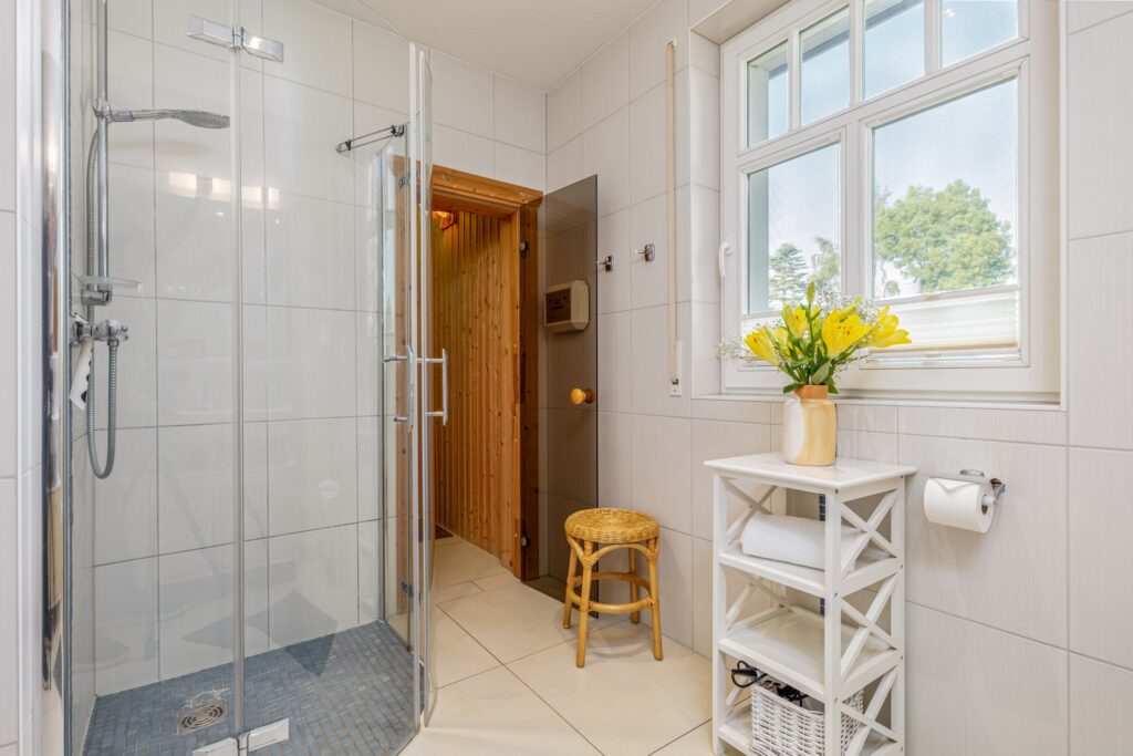 2. Badezimmer mit Sauna